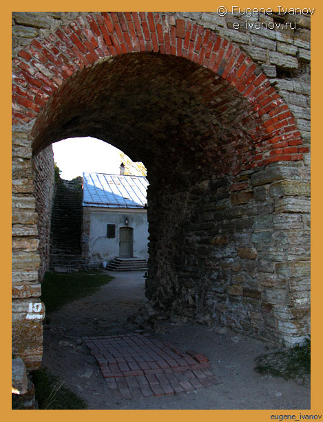 Область святого Петра. Шлиссербург, остров-крепость Орешек, проход-свод в стене
