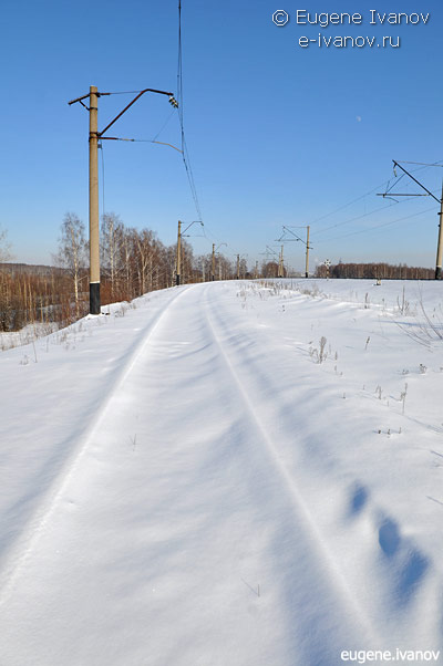 Железная дорога, занесённая снегом