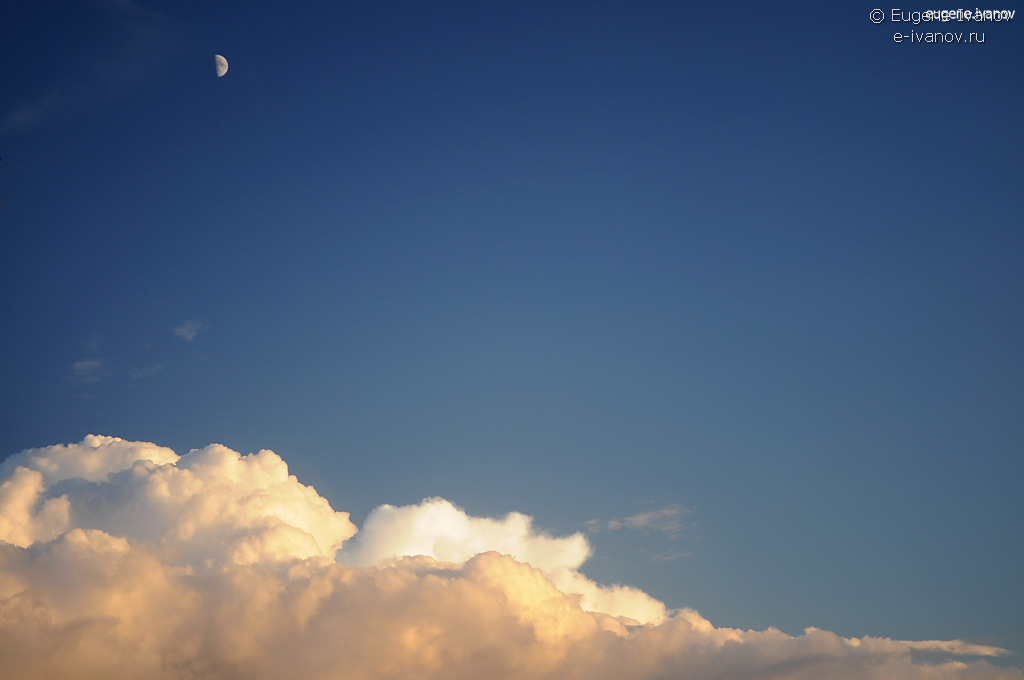 9 июня 2011. Облака и Луна